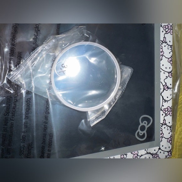 HELLO KITTY TRI-TONE LED MAKEUP MIRROR Sanrio - Picture 8 of 9